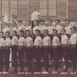 1920 Equipe adultes devant le baraquement américain